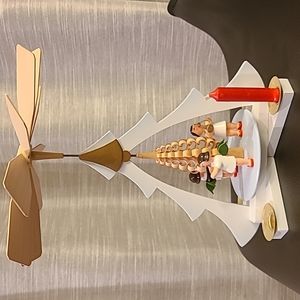 NWT in box 1 Tier pyramid